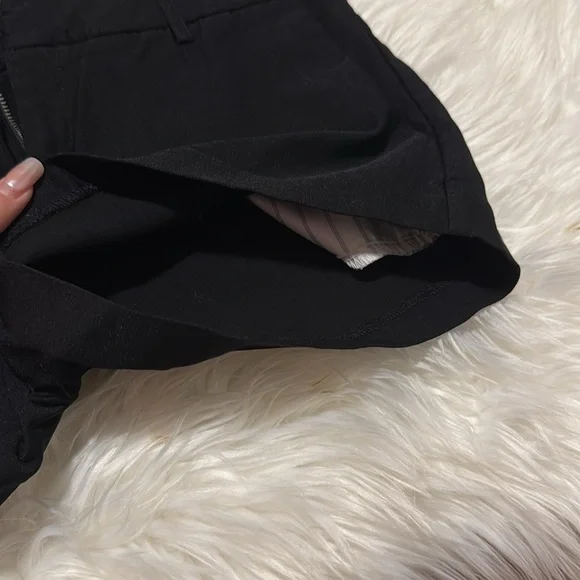 GUESS Women's Black Shorts - Picture 6 of 7